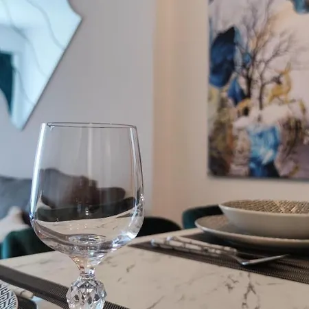 Luxury Apartment With A Fireplace! Lägenhet *