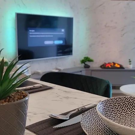 Luxury Apartment With A Fireplace And Free Parking!