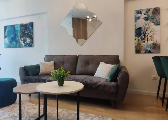 Luxury Apartment With A Fireplace And Free Parking! *